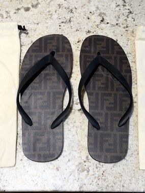 Fendi FF Monogram Flip Flops Men’s Size 9 Brown/Black